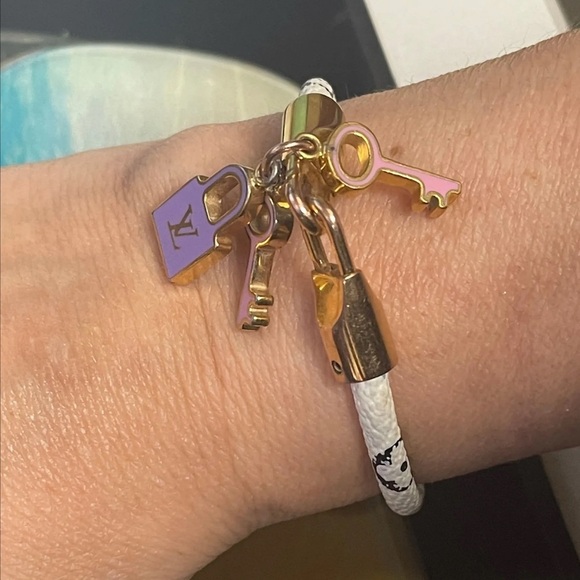 LOUIS VUITTON x Takashi Murakami ⭐️Luck It Charm Bracelet W/DUST BAG⭐️💯AuThENTiC - Picture 5 of 11